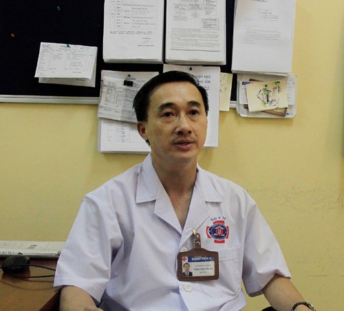Ch&acirc;n dung t&acirc;n thứ trưởng Bộ Y tế thế hệ 7x