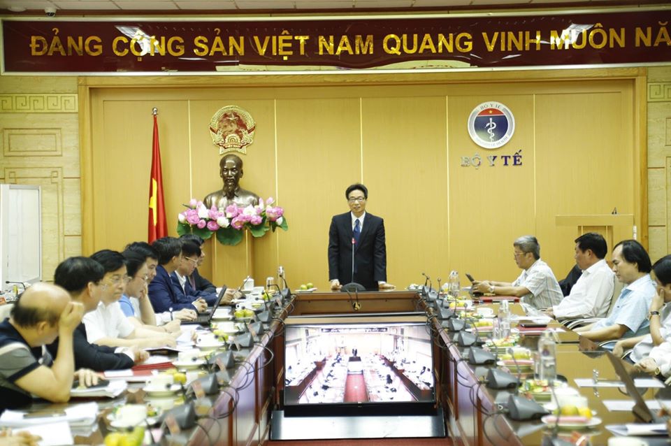 Ch&acirc;n dung t&acirc;n thứ trưởng Bộ Y tế thế hệ 7x