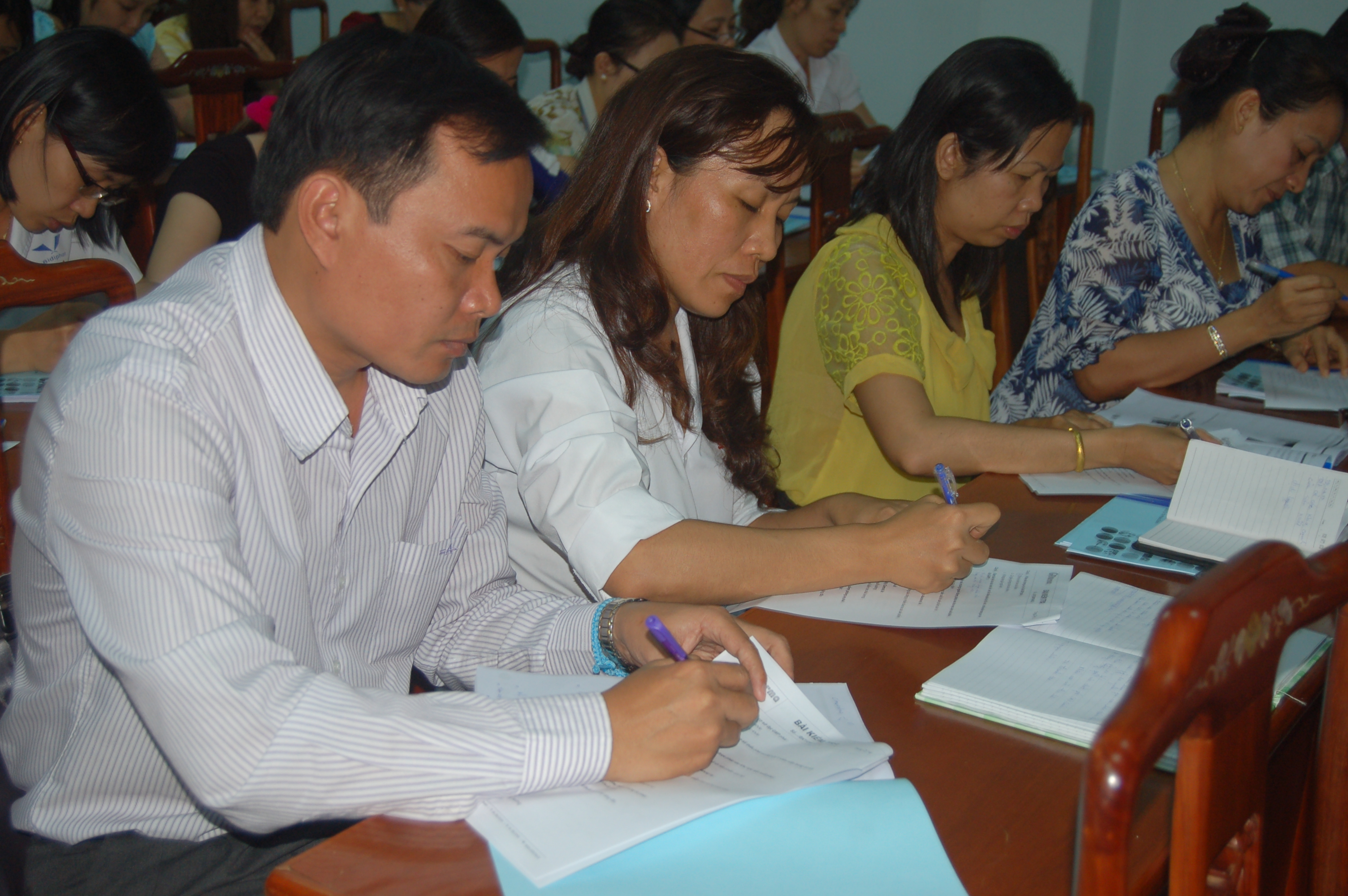 Trainee from Laos is doing final exam.